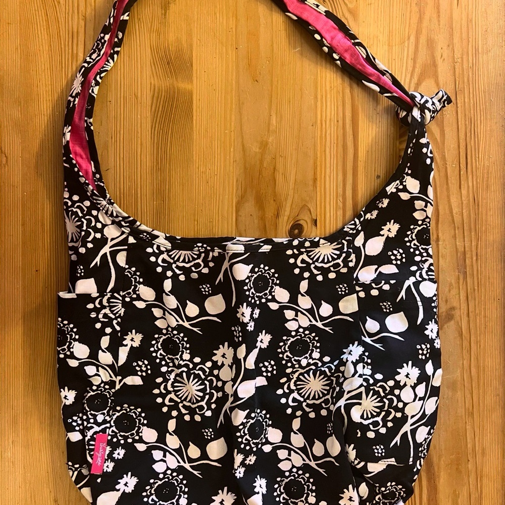 THIRTY-ONE BLACK FLORAL BRUSHSTROKE INSIDE OUT REVERSIBLE TOTE BAG - NWOT